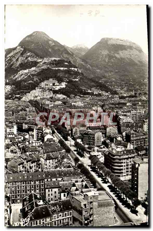CPA Grenoble Cours Jean Jaures et Massif de la Chartreuse