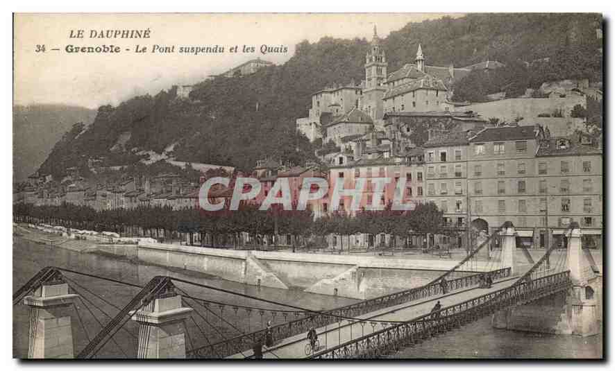 CPA Grenoble Le Pont suspendu et les Quais