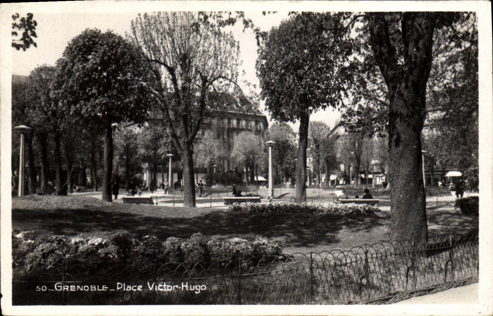 Grenoble - Place Victor-Hugo — édition La Graine, n°50