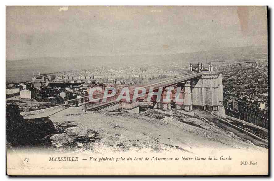 CPA Marseille Vue generale prise du bout de l'Ascenseur de Notre Dame de la Garde