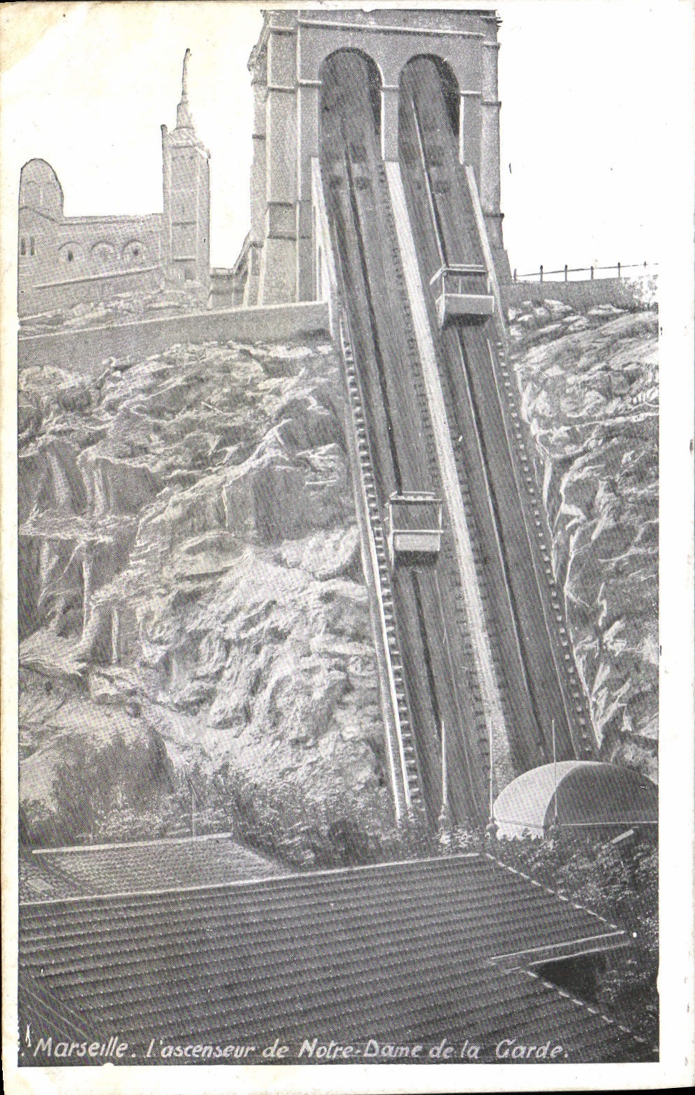 CPA Marseille L'ascenseur de Notre Dame de la Garde
