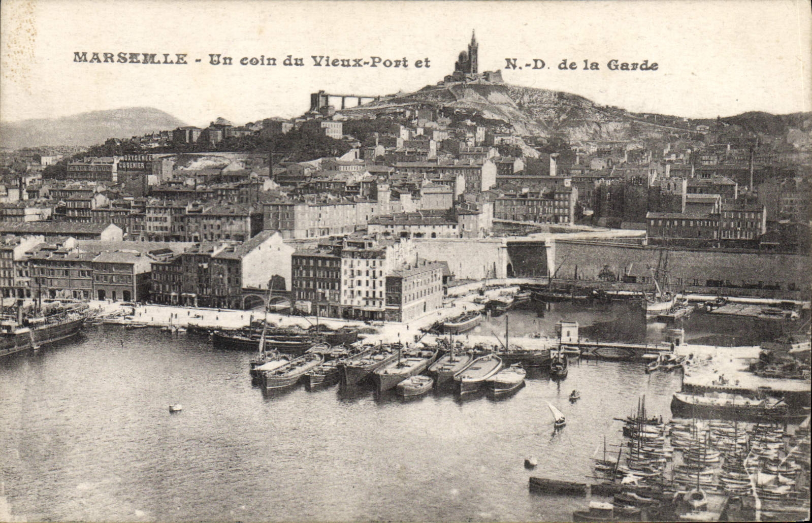 CPA Marseille Un coin du Vieux Port et N D de la Garde Bateaux