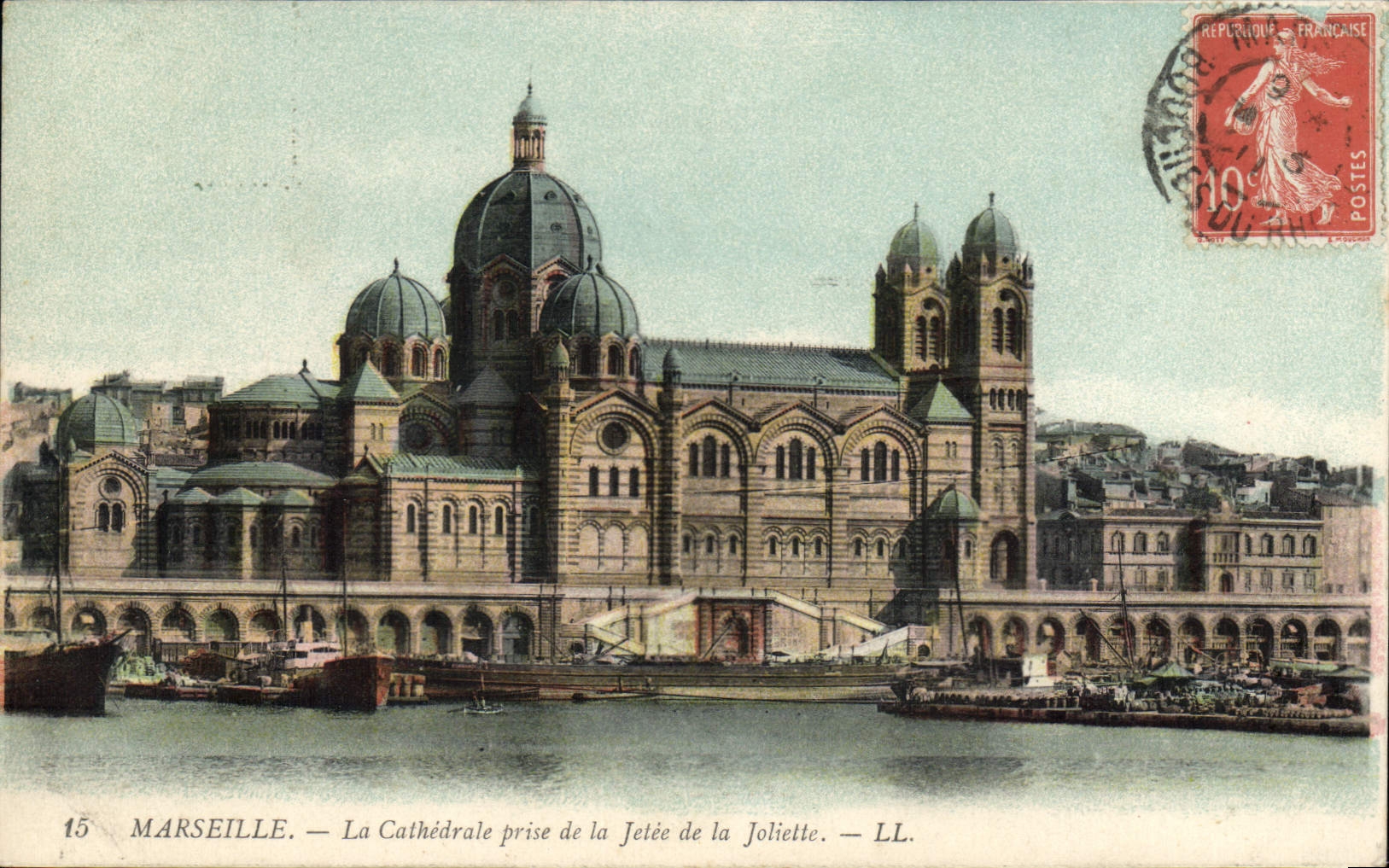 CPA Marseille La Cathedrale prise de la Jetee de la Joliette