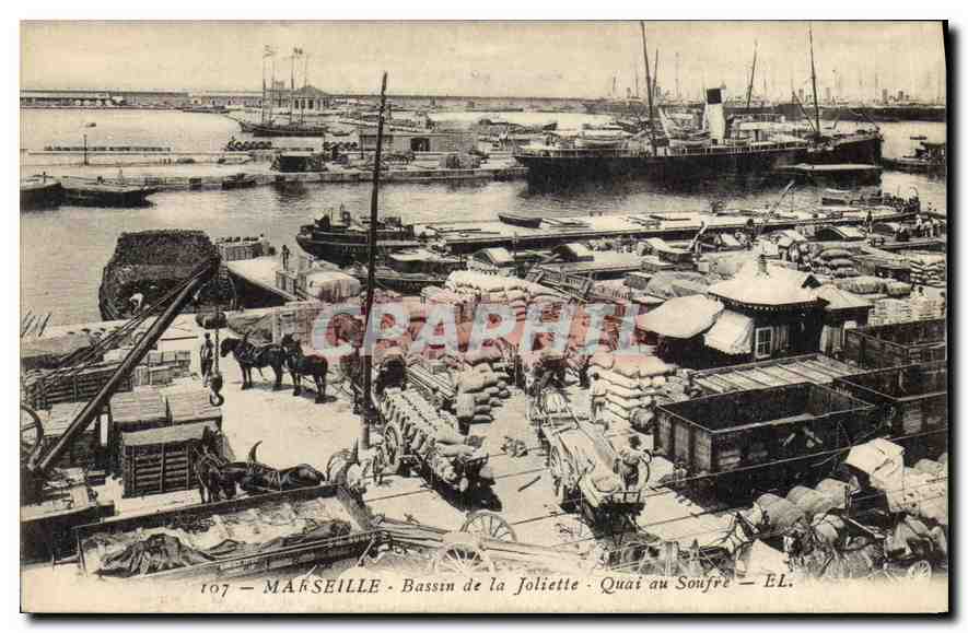 CPA Marseille Bassin de la Joliette Quai au Soufre Bateaux