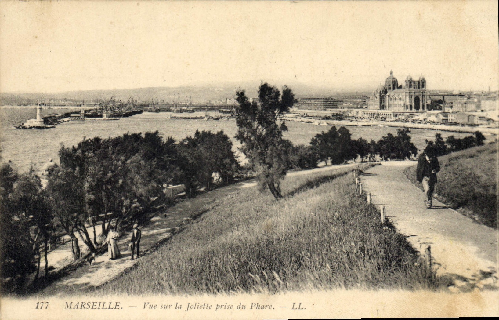 CPA Marseille Vue sur la Joliette prise du Phare
