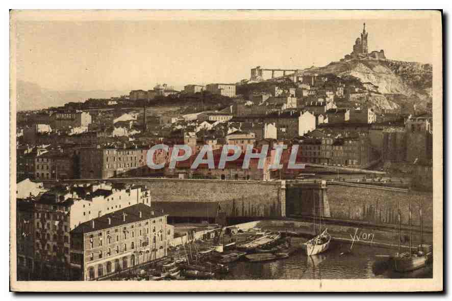 CPA Marseille La Douce France Vue sur le Port de Carenage et Notre Dame de la Garde