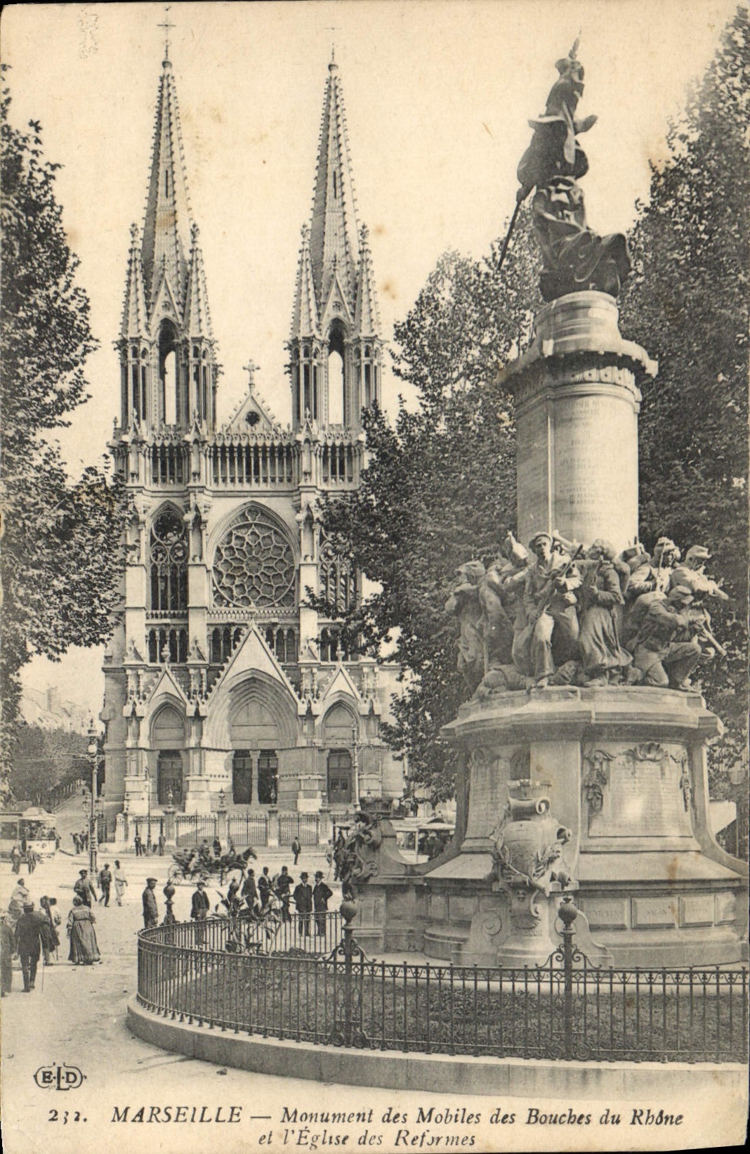 Marseille — Monument des Mobiles des Bouches du Rhône et l'Église des Reformes