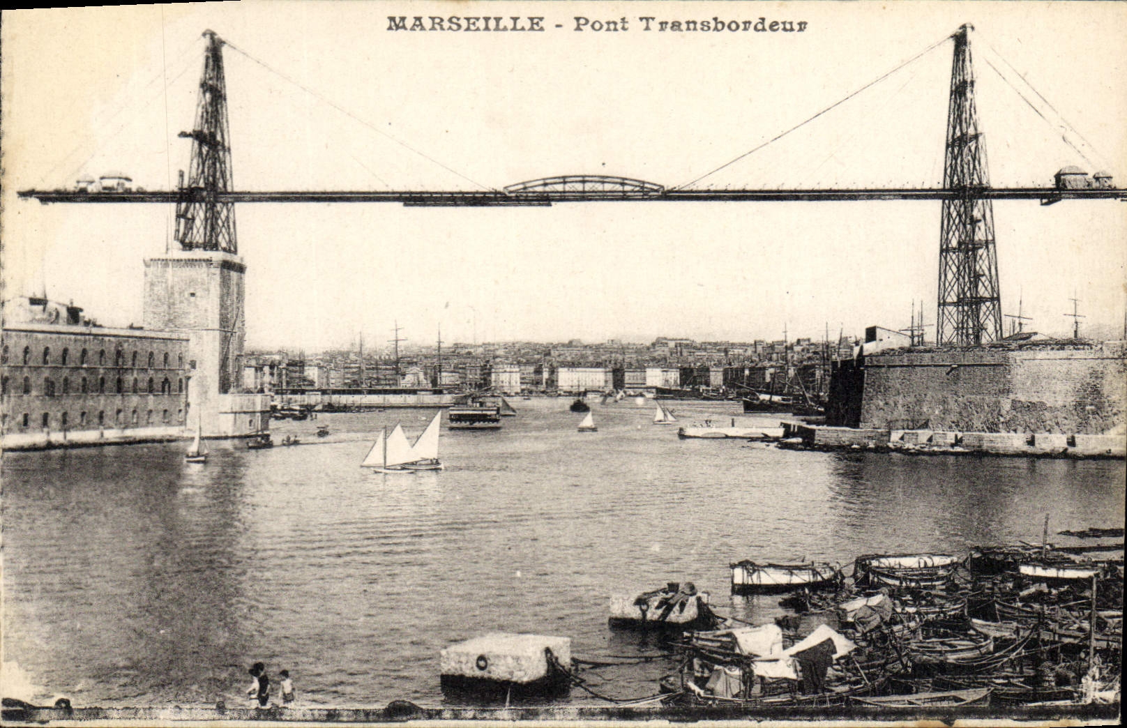 Marseille - Pont Transbordeur — vue du port avec bateaux et grues