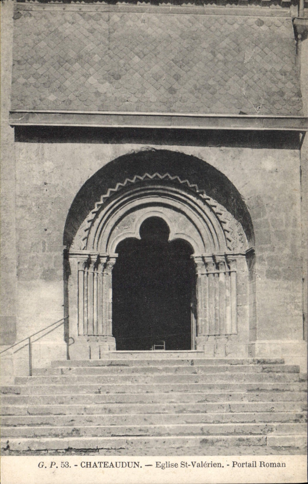 Châteaudun — Église St-Valérien — Portail Roman — G.P. 53