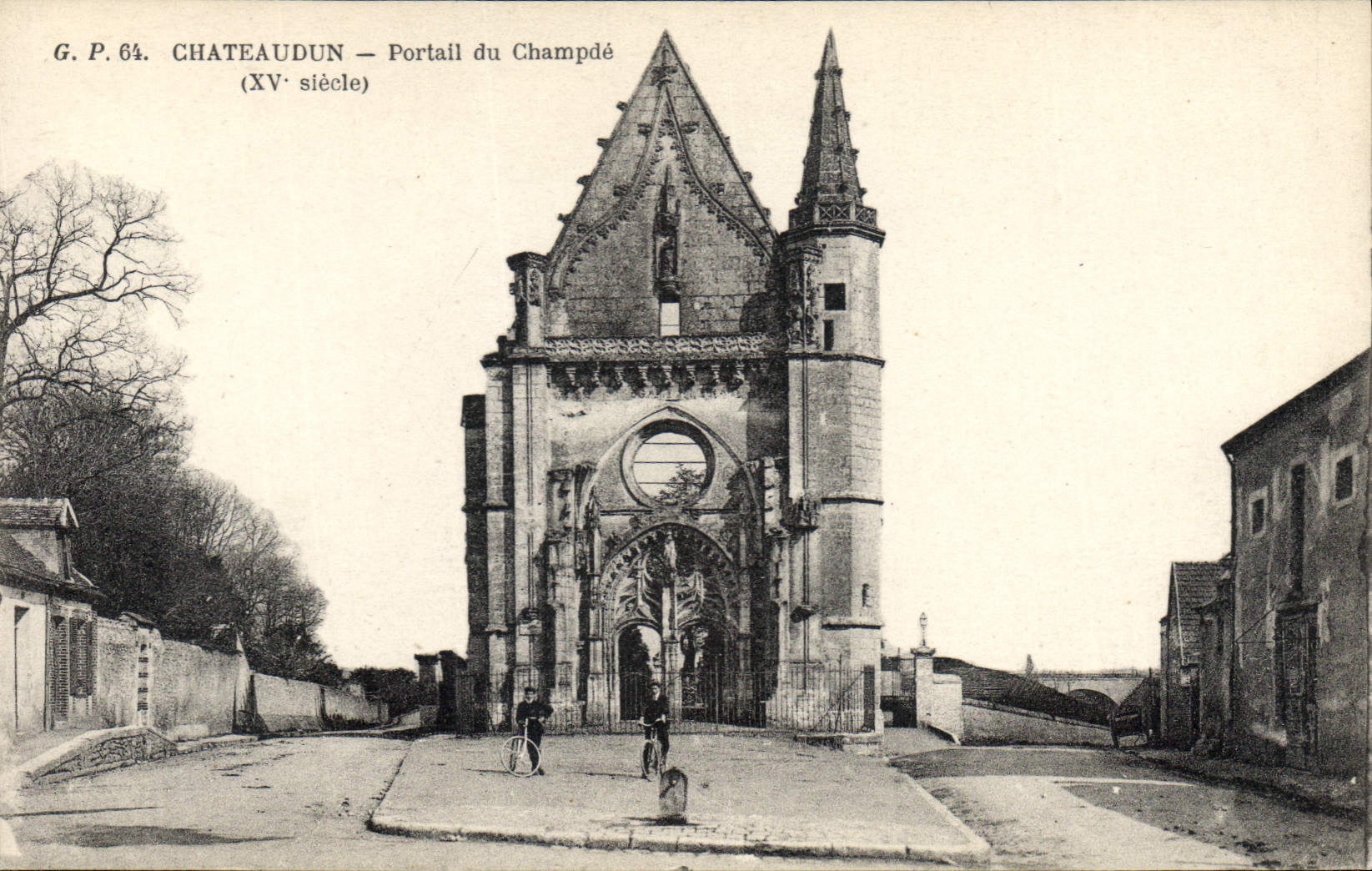 Châteaudun — Portail du Champdé (XVe siècle) — G.P. 64