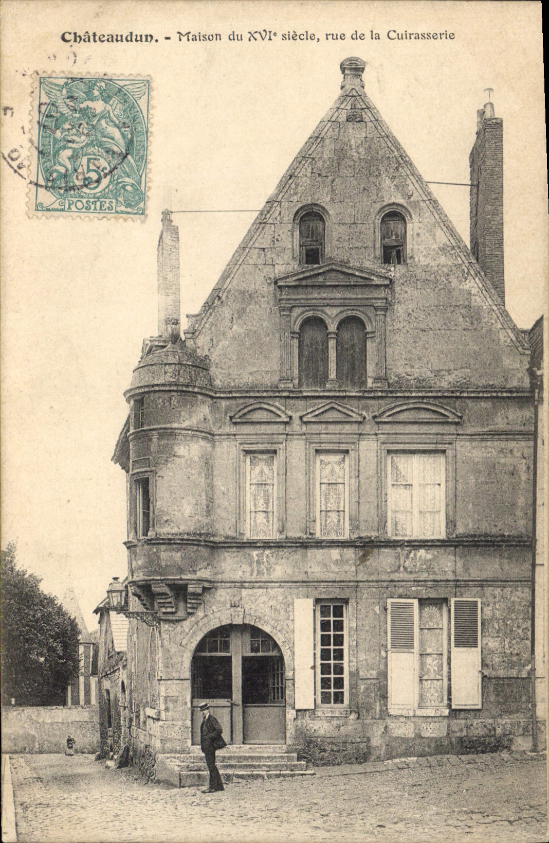 Châteaudun - Maison du XVIe siècle, rue de la Cuirasserie