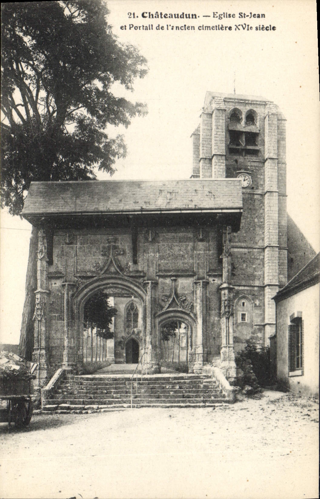 Châteaudun — Église Saint-Jean et Portail du cimetière XVIe siècle