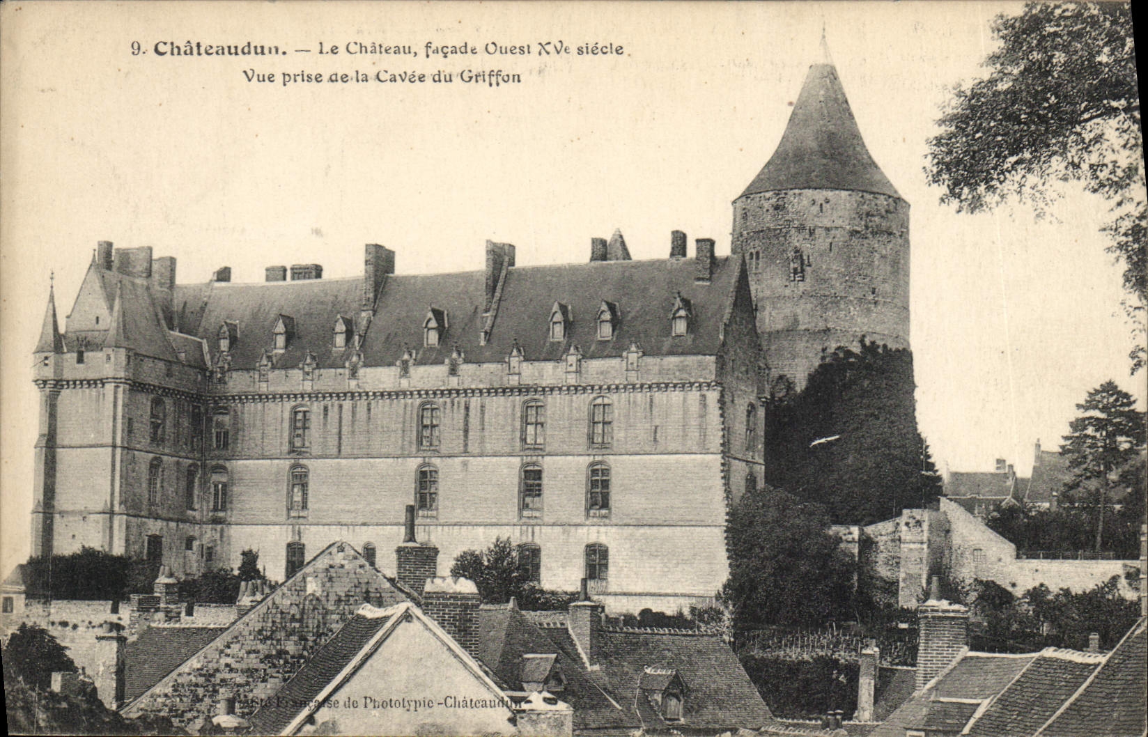 Châteaudun — Le Château, façade Ouest XVe siècle — Vue prise de la Cavée du Griffon — Éditeur : Phototypie-Châteaudun, n°9