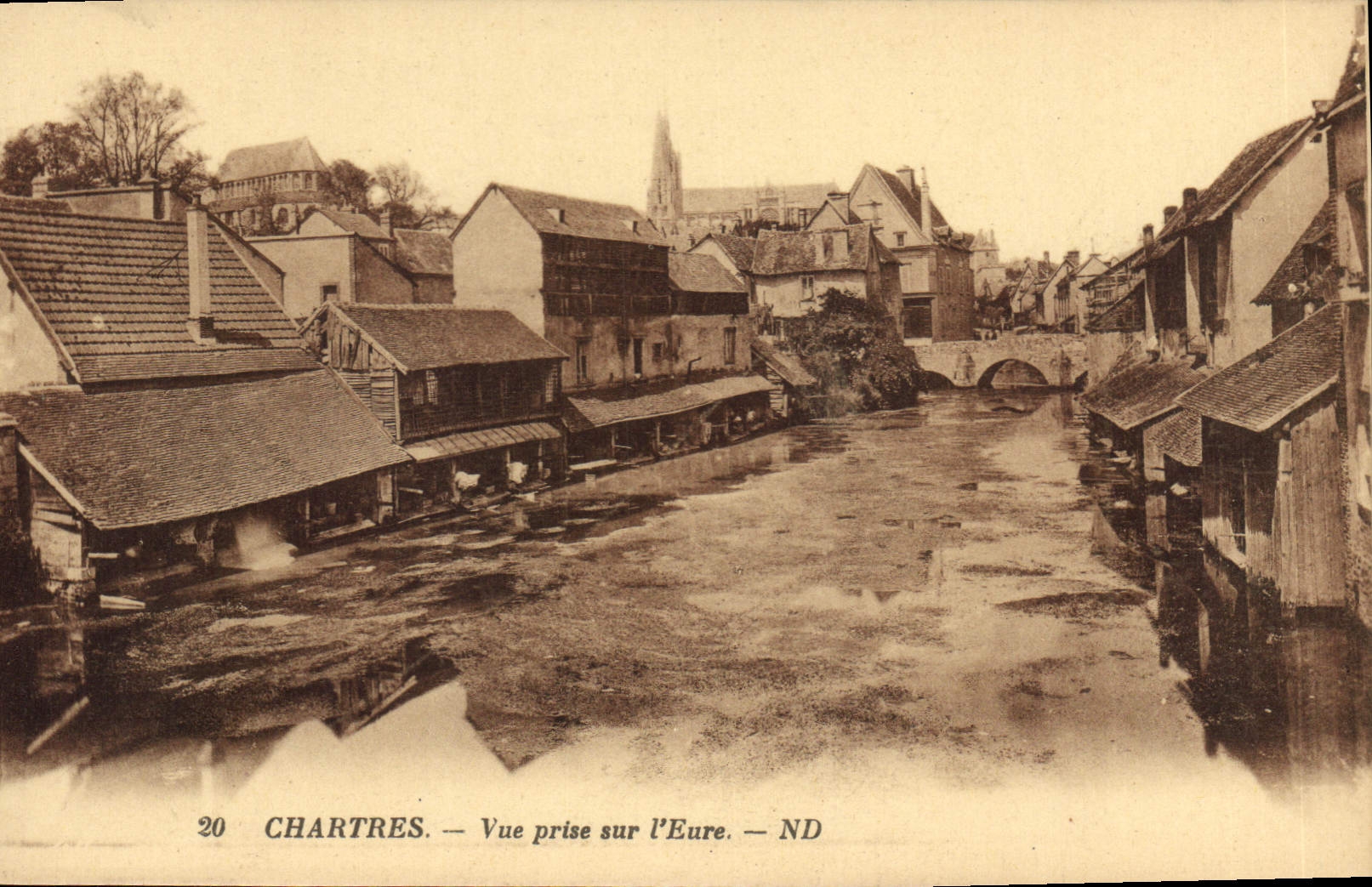Chartres — Blick vom Ufer der Eure — ND