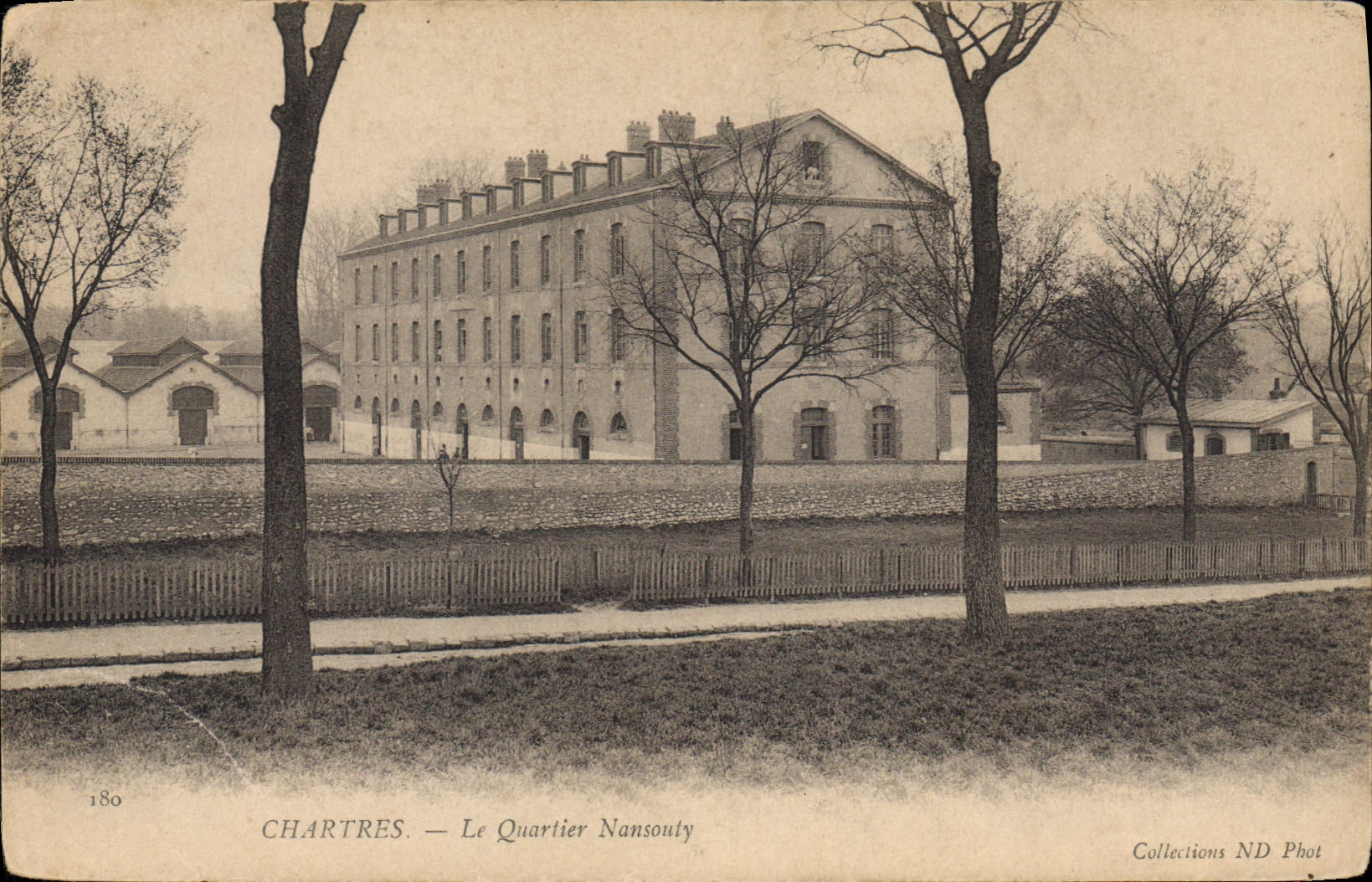 CPA Chartres Le Quartier Nansouty Militaria
