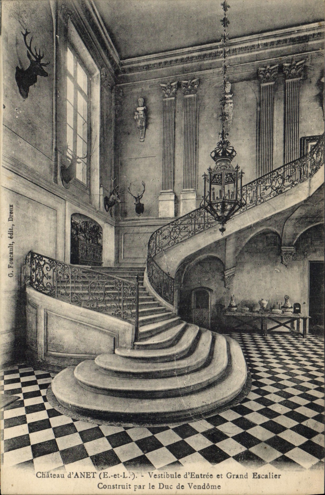 Château d'ANET (E.-et-L.) — Vestibule d'Entrée et Grand Escalier — Construit par le Duc de Vendôme — G. Fonceaulx, éditeur, Dreux