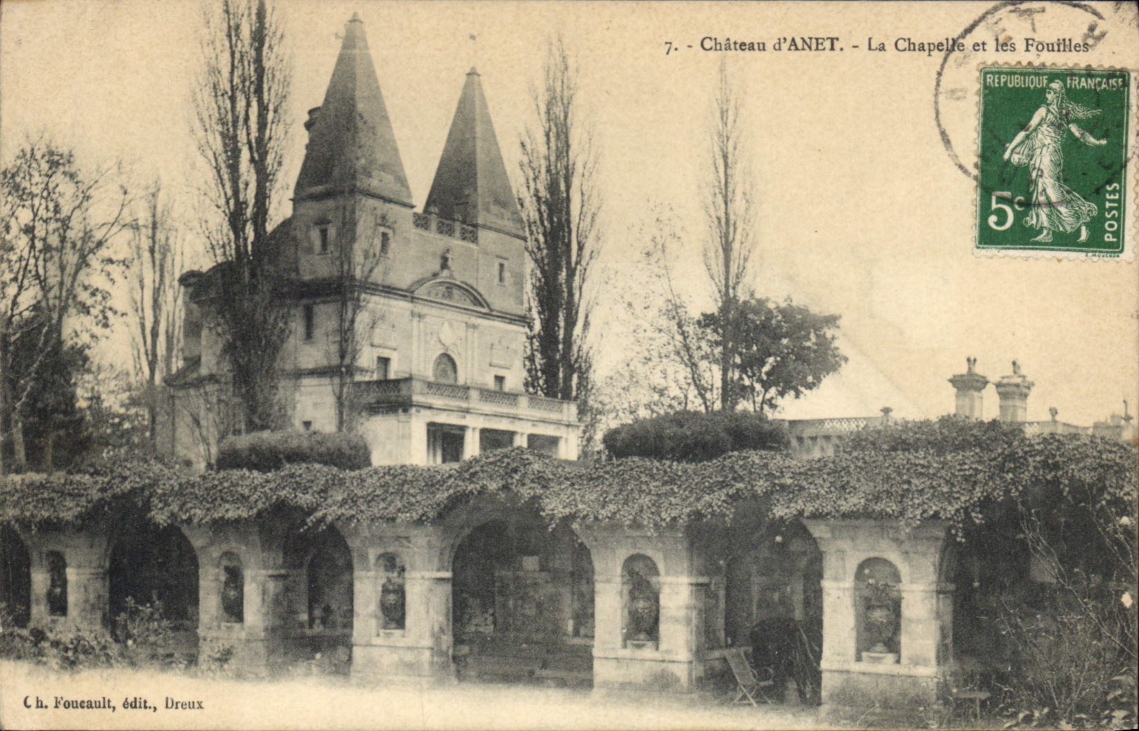 CPA Chateau d'Anet La Chapelle et les Fouilles 