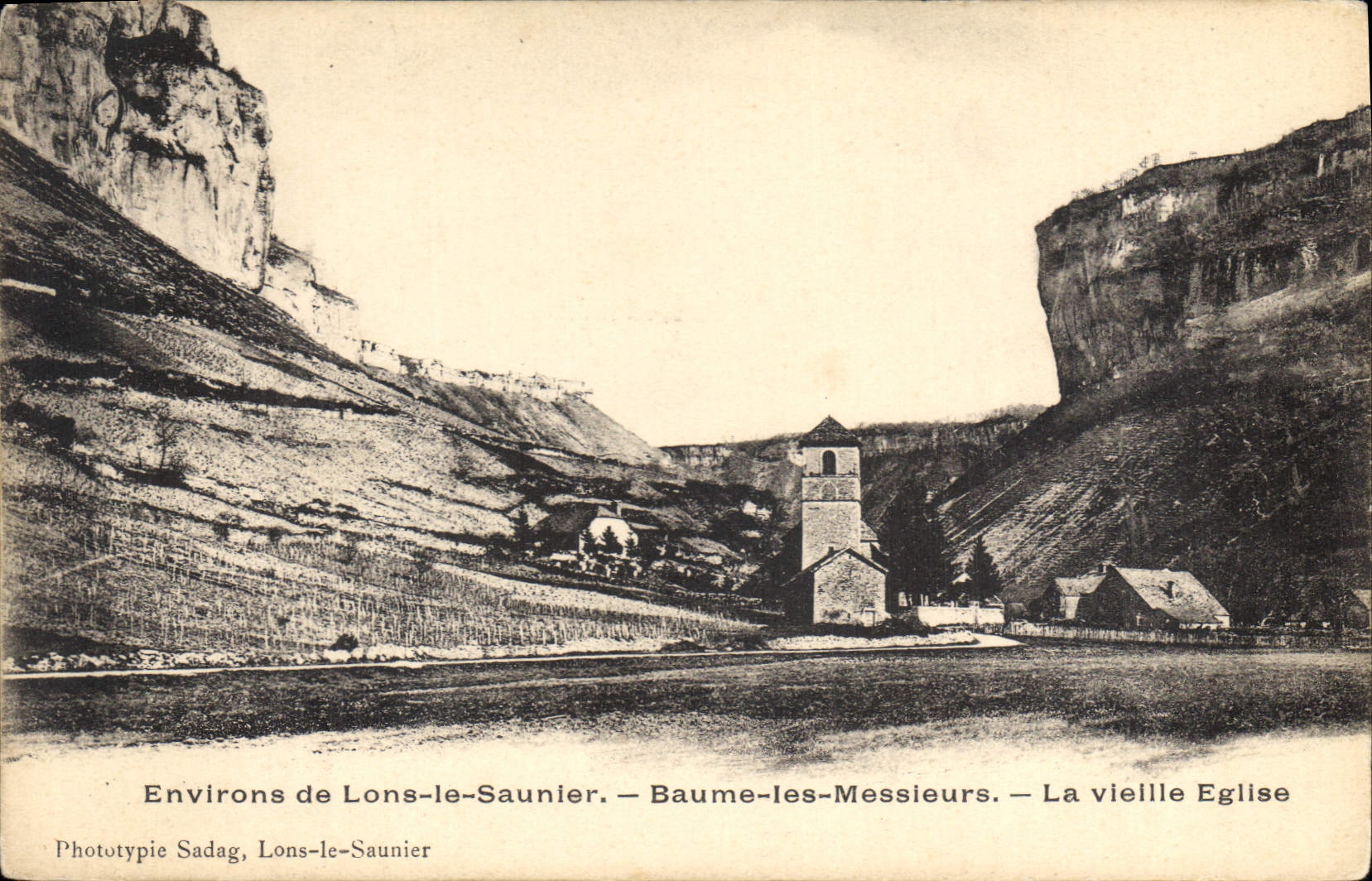 Environs de Lons-le-Saunier — Baume-les-Messieurs — La vieille église — Phototypie Sadag, Lons-le-Saunier