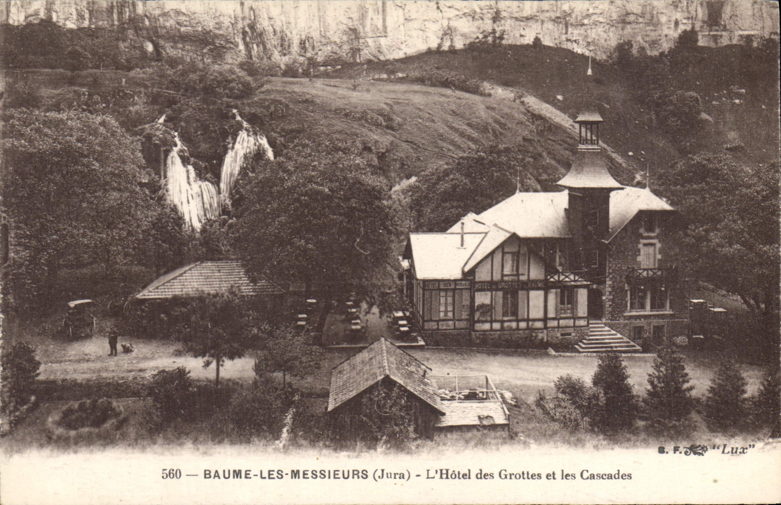 Baume-les-Messieurs (Jura) — Ansicht des Hotels der Höhlen und der Wasserfälle — S.F. Lux, n°560