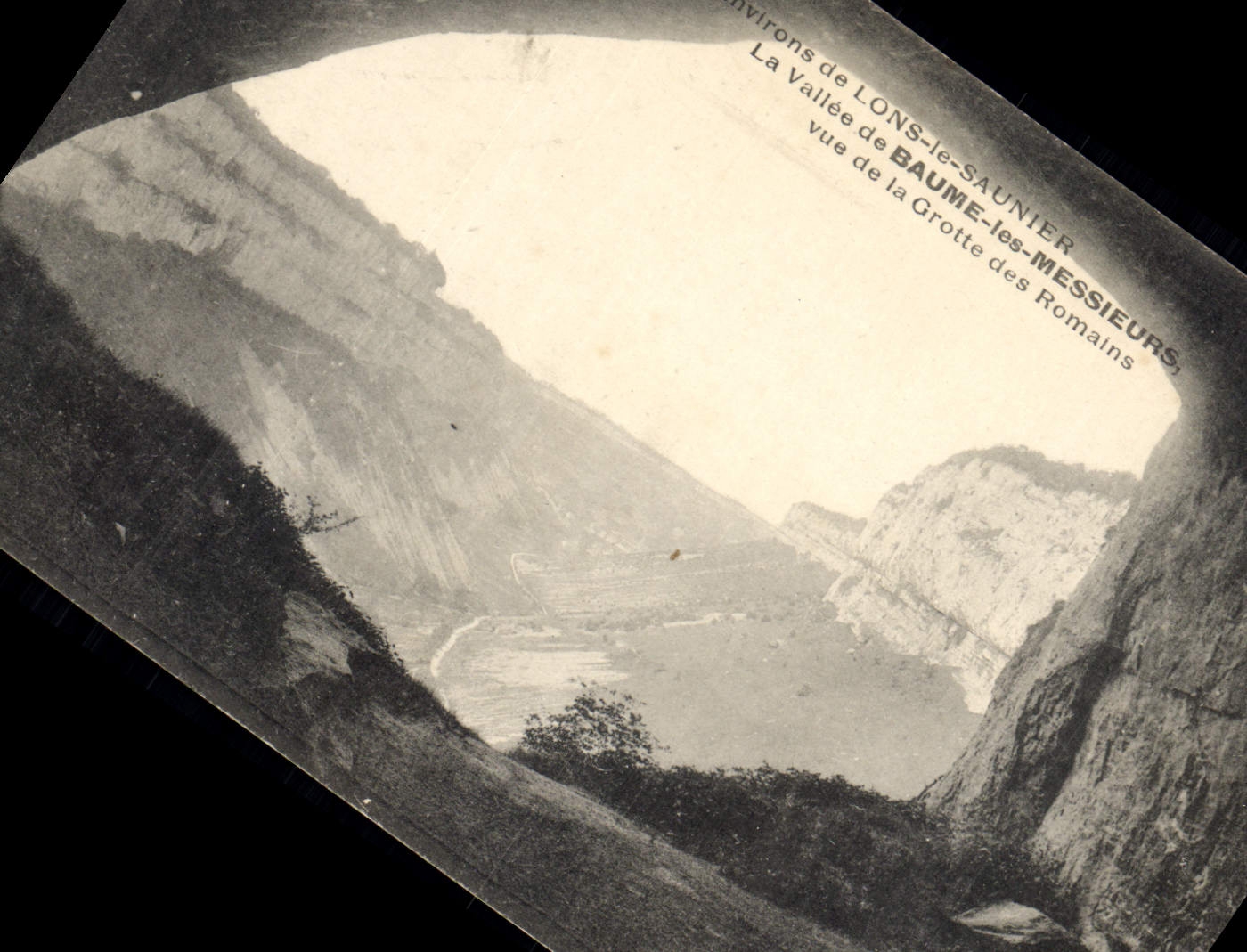 Vallée de Baume-les-Messieurs — vue de la Grotte des Romains — éditeur inconnu
