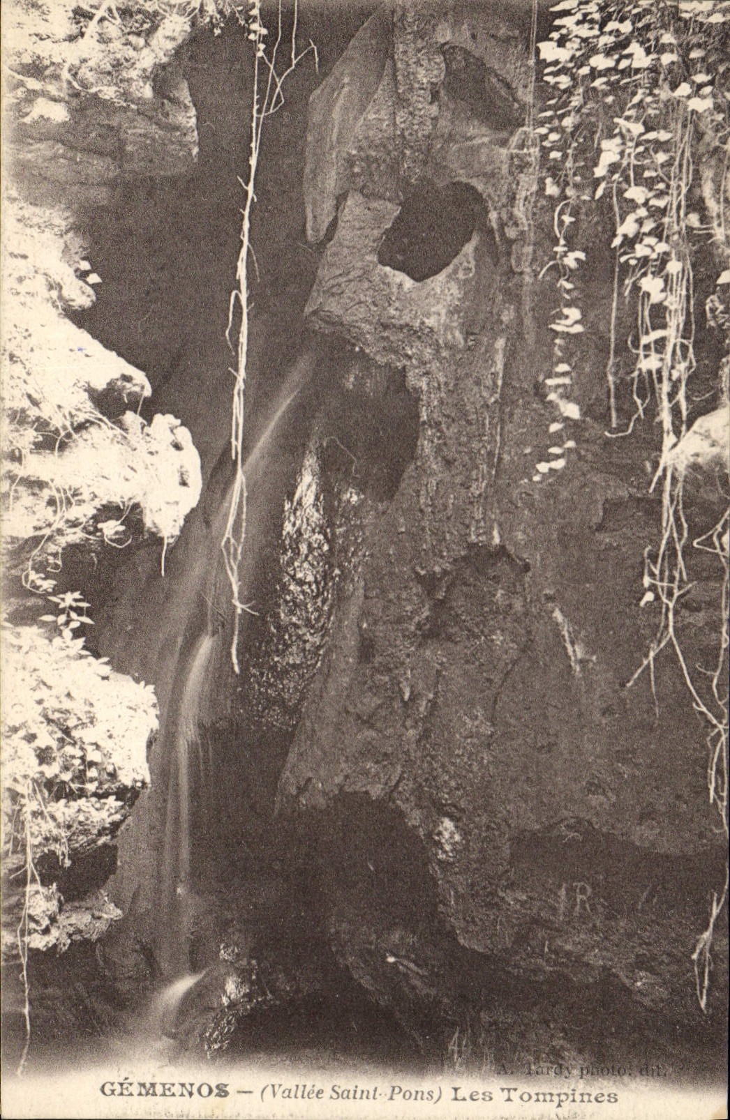 CPA Gemenos Vallee Saint Pons Les Tompines 
