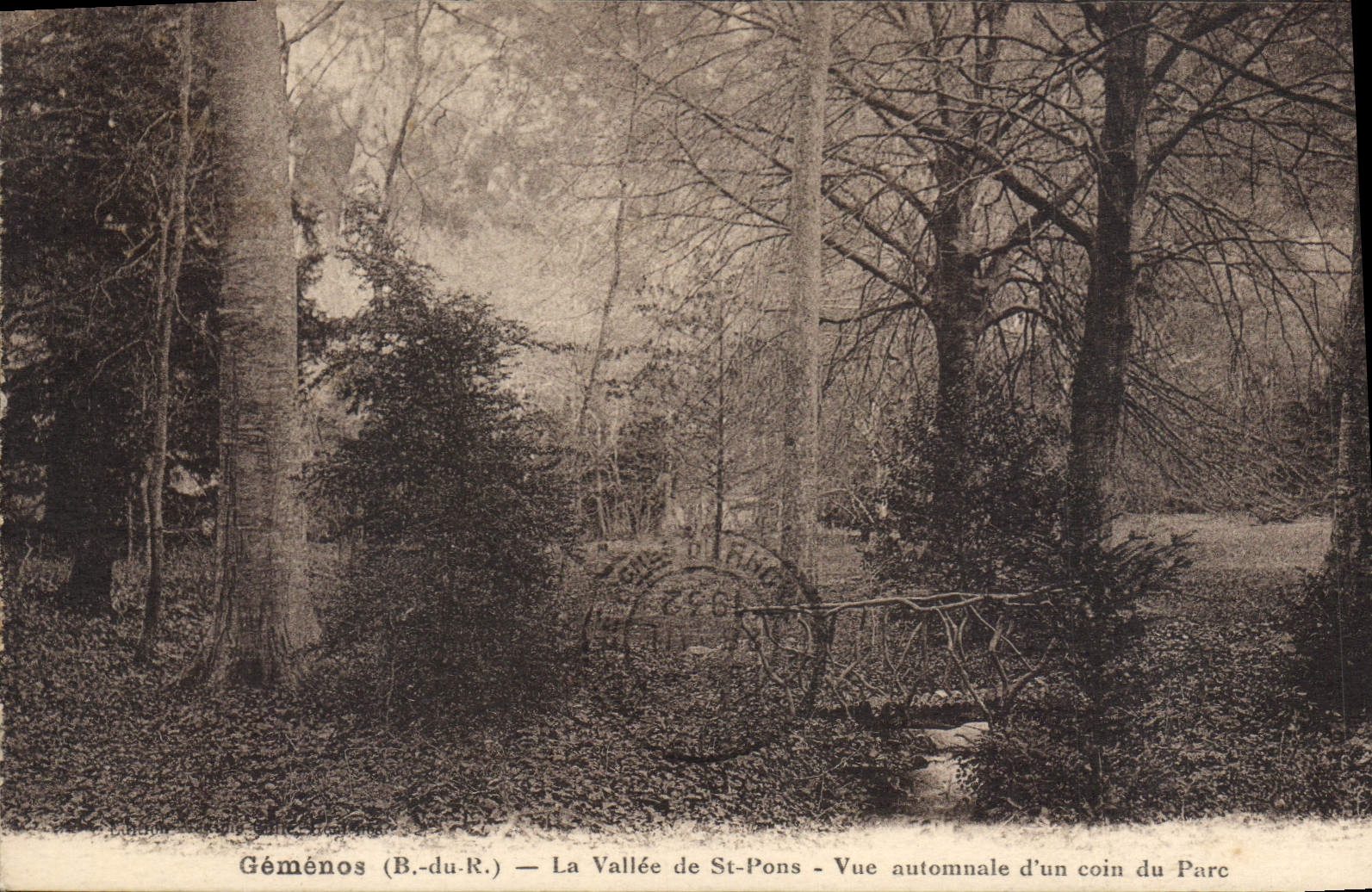 CPA Gemenos B du R La Vallee de St Pons Vue automnate d'un coin du Parc 