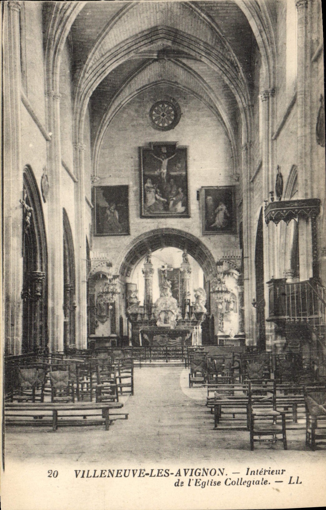 CPA Villeneuve les Avignon Interieur de l'Eglise Collegiale 