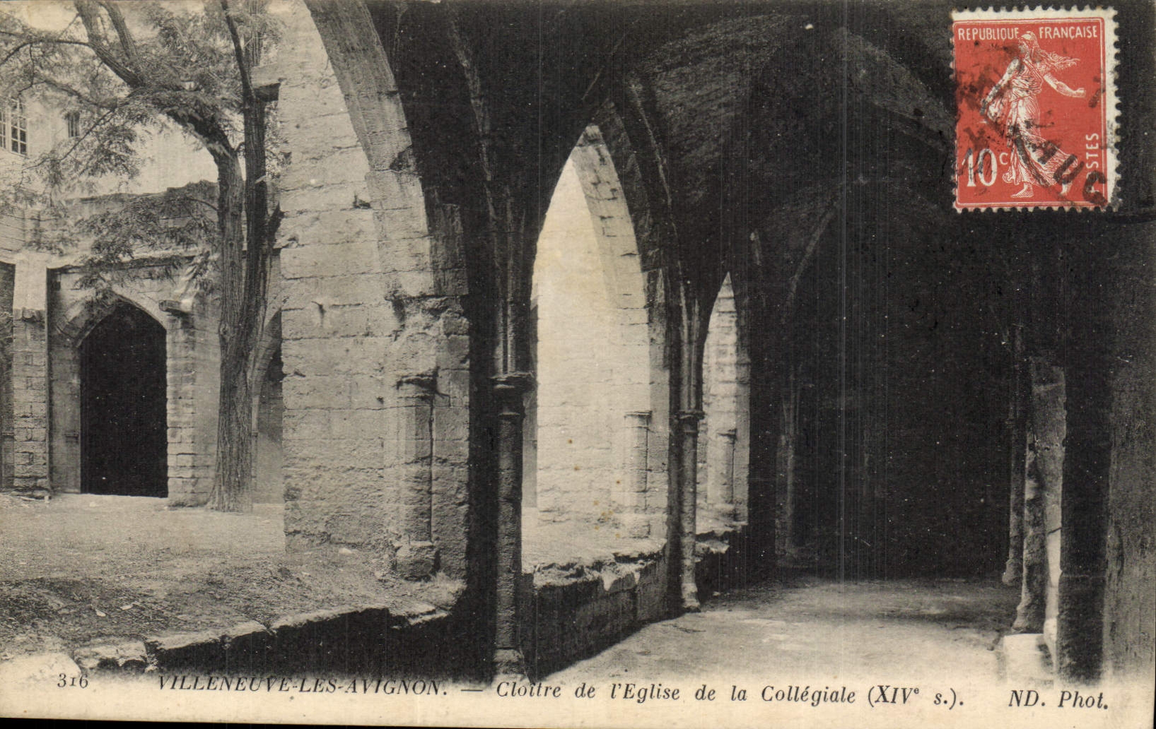 CPA Villeneuve les Avignon Cloitre de l'Eglise de la Collegiale XIV s 