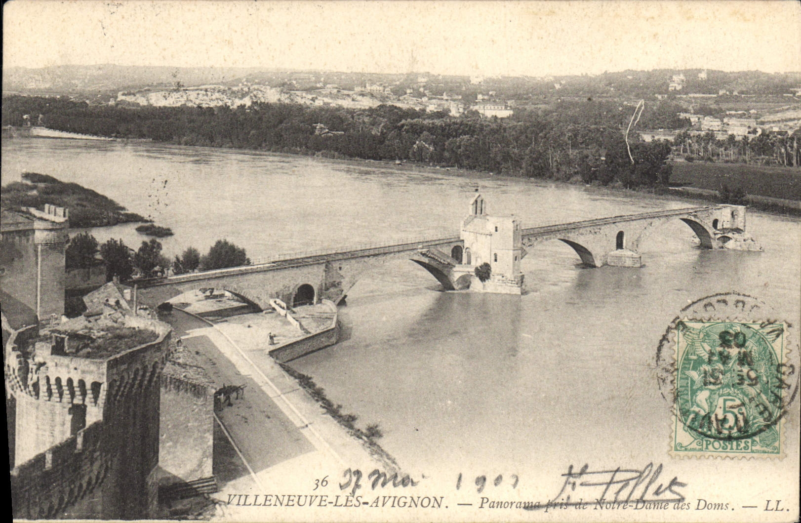 CPA Villeneuve les Avignon Panorama pris de Notre Dame des Dome 