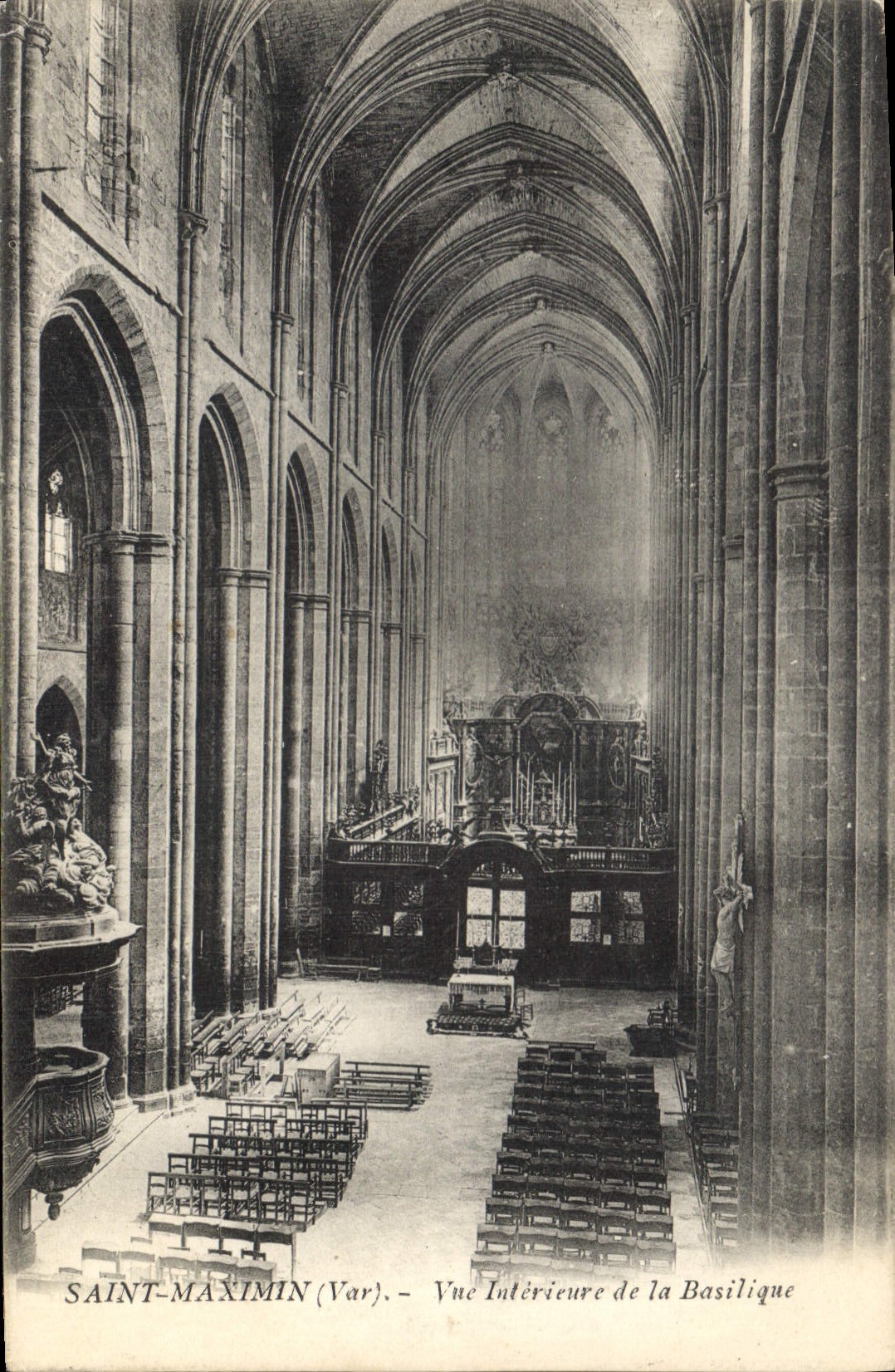 CPA Saint Maximin Var Vue interieure de la Basilique 