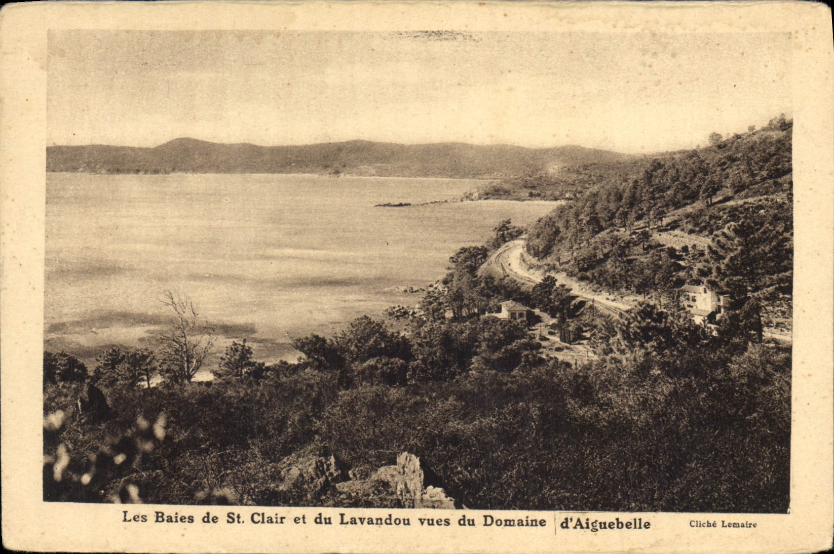 CPA Les Baies de St Clair et du Lavandou vues du Domaine d'Aiguebelle 