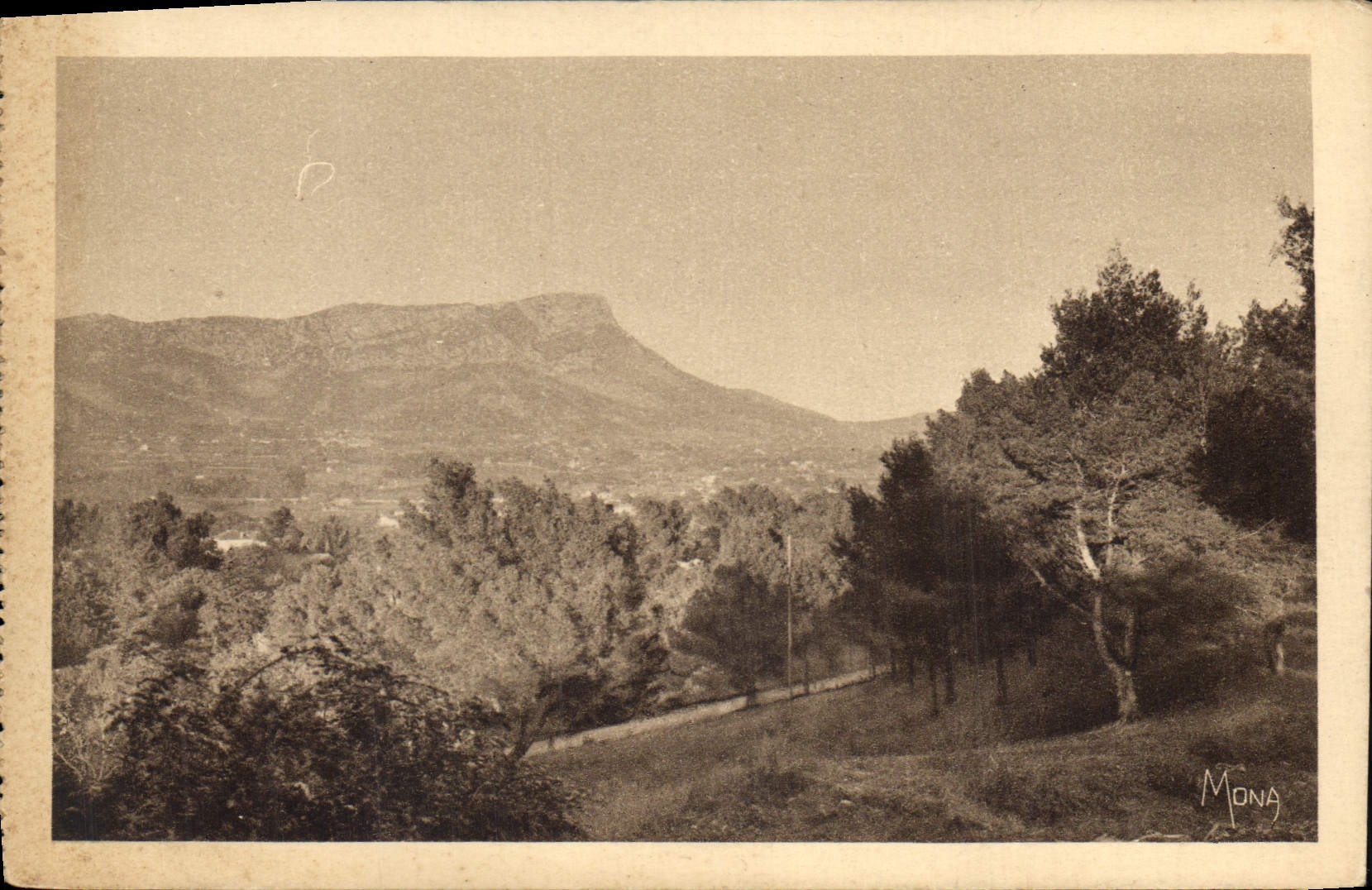 Le Mont Coudon — vue prise des hauteurs du Cap Brun — Mona