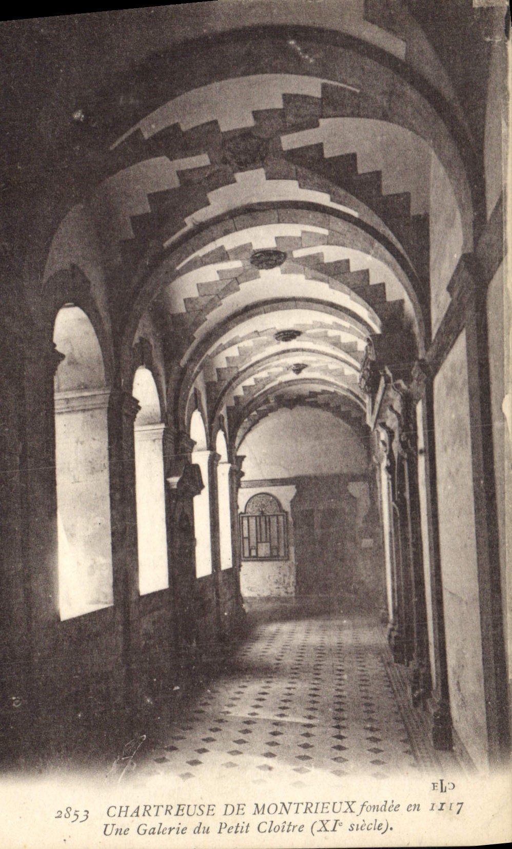 CPA Chartreuse de Montrieux fondee en 1117 Une Galerie du Petit Cloitre X siecle 