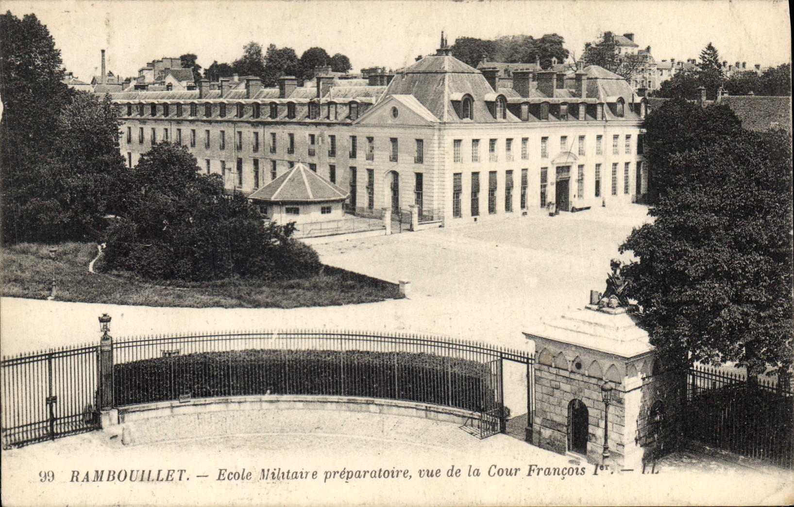 Rambouillet — Vorbereitende Militärschule, Ansicht der Cour François Ier — L.L. n°99