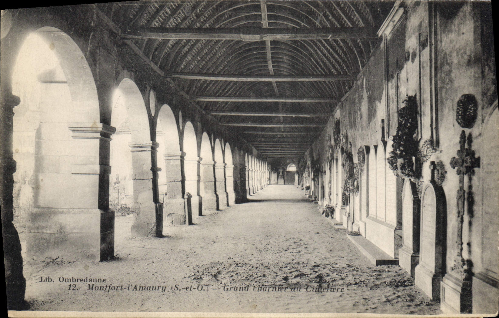 Montfort-l'Amaury (S.-et-O.) — Grand charnier du Cimetière — Lib. Ombredanne 12