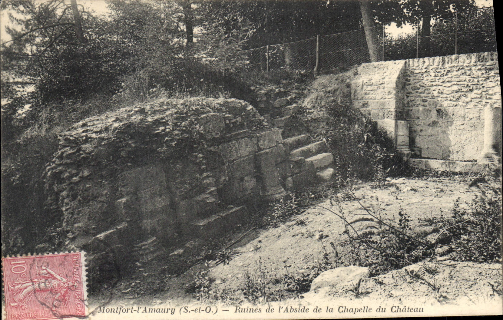 Montfort-l'Amaury (S.-et-O.) — Ruines de l'Abside de la Chapelle du Château