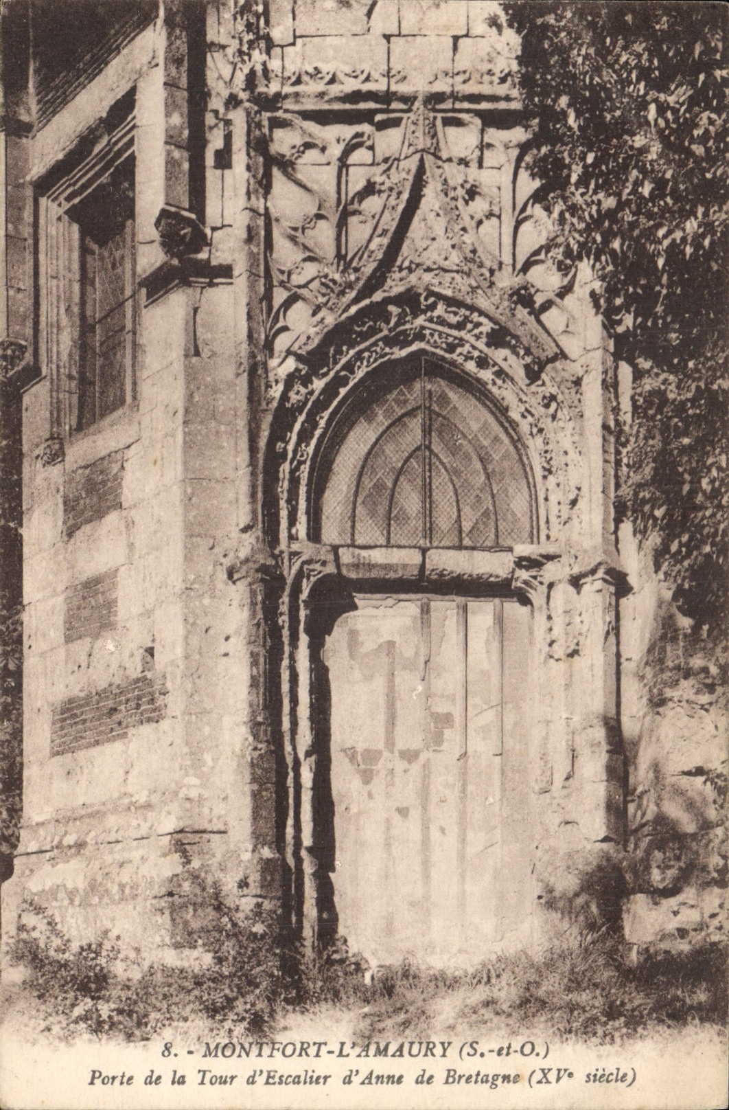 Tor der Anne-de-Bretagne-Treppe — Montfort-l'Amaury (S.-et-O.) — 15. Jahrhundert