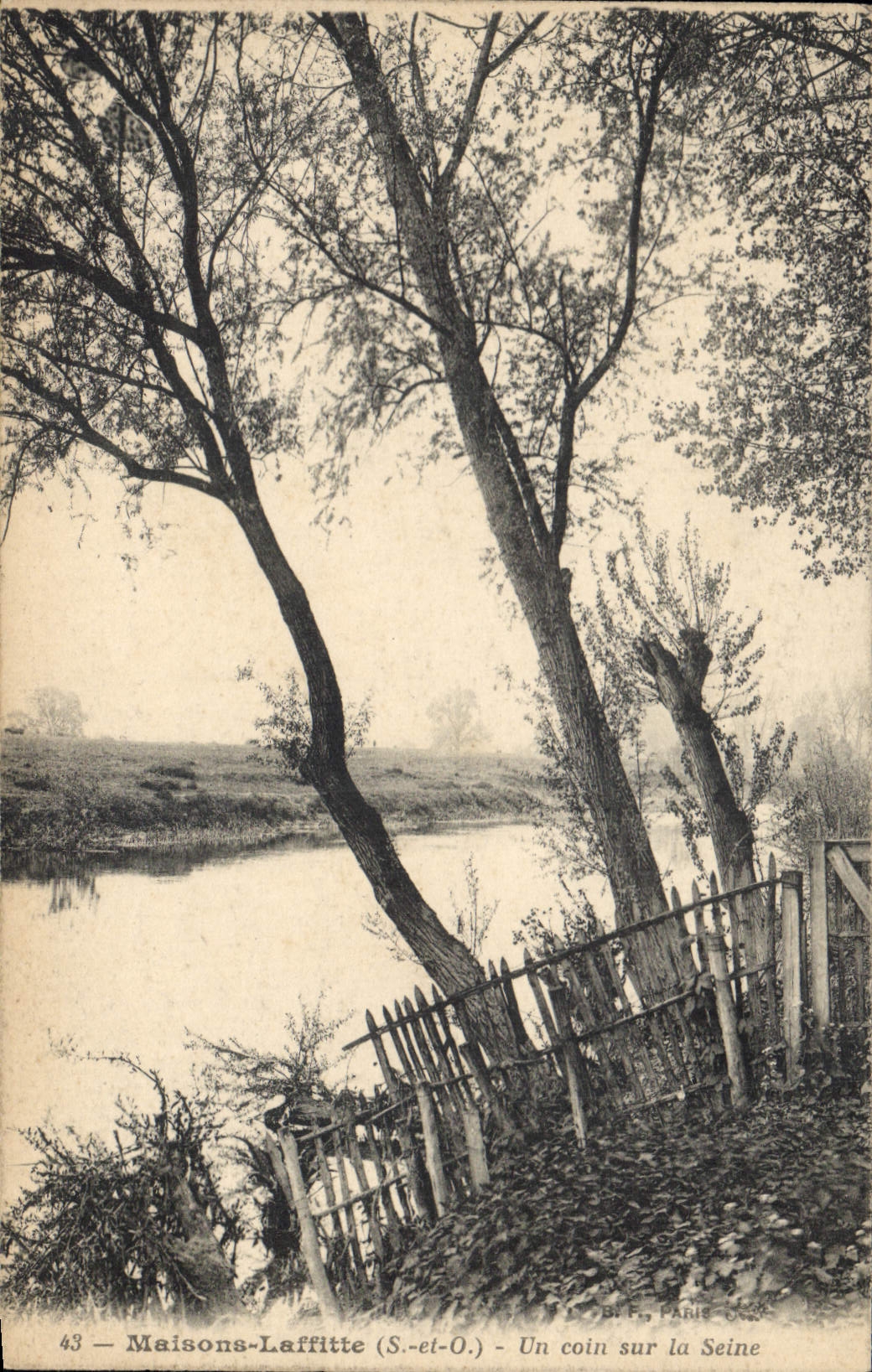CPA Maisons Laffitte S et O Un coin sur la Seine 