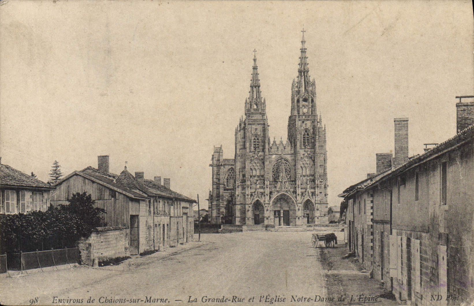 CPA Environs de Chalons sur Marne La Grande Rue et l'Eglise Notre Dame de l'Epine 