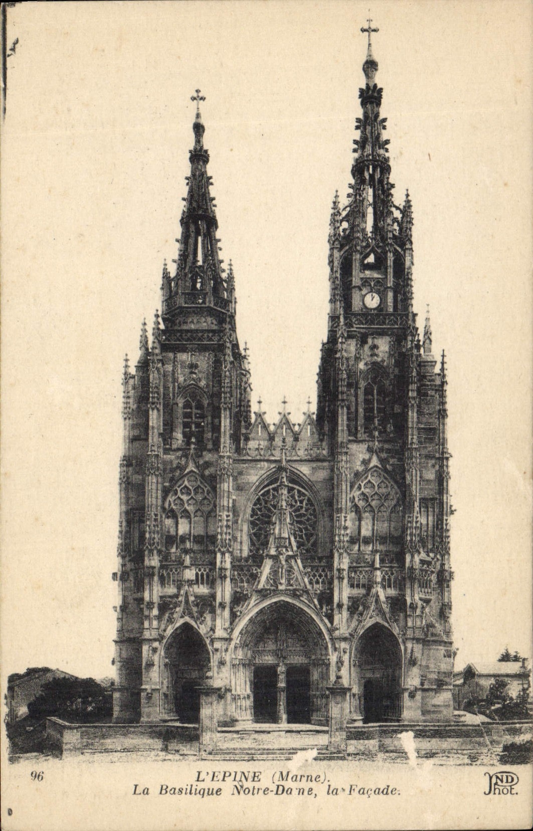 CPA L'Epine Marne La Basilique Notre Dame la Facade 