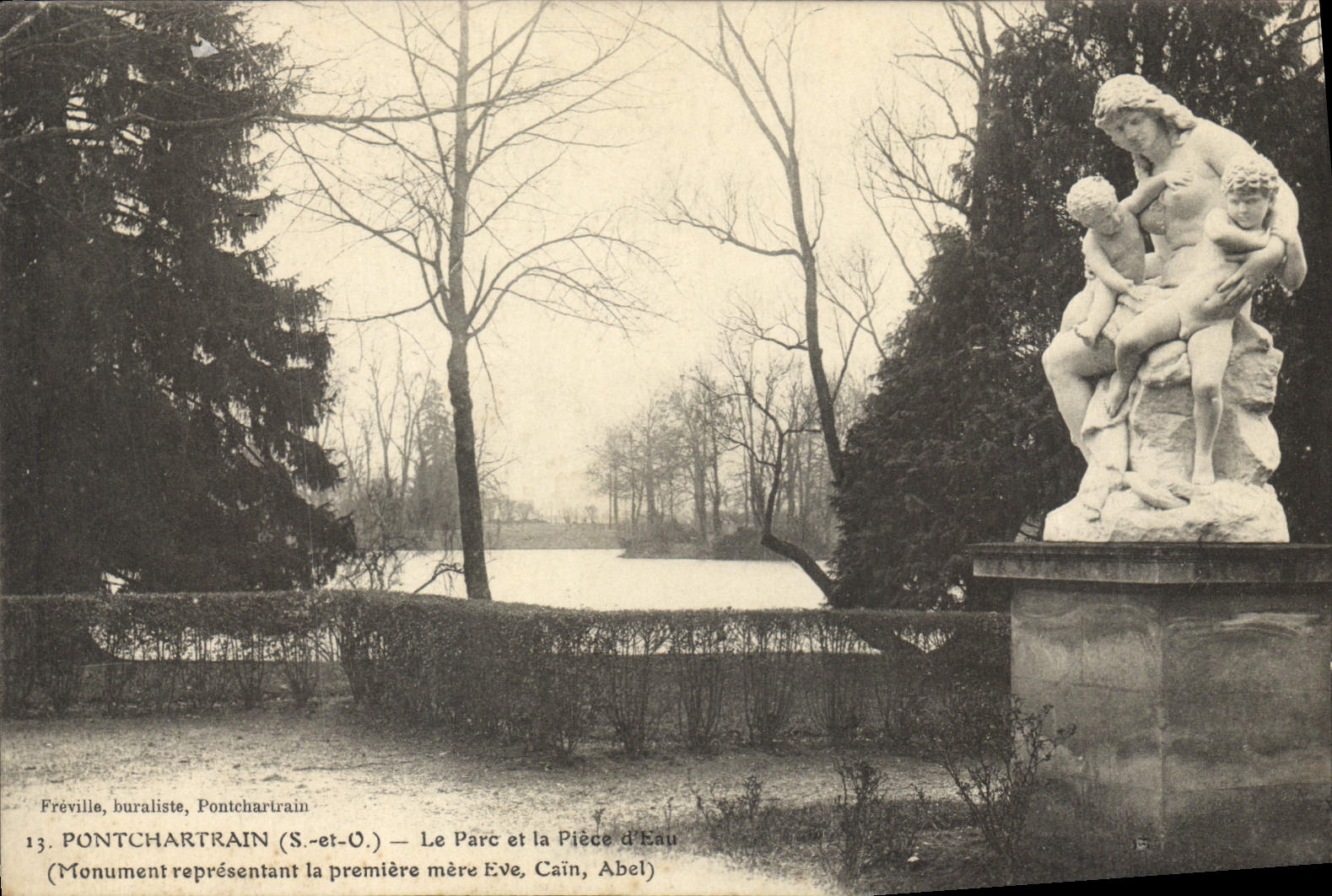 Pontchartrain (S.-et-O.) — Le Parc et la Pièce d'Eau — Monument représentant la première mère Eve, Cain, Abel