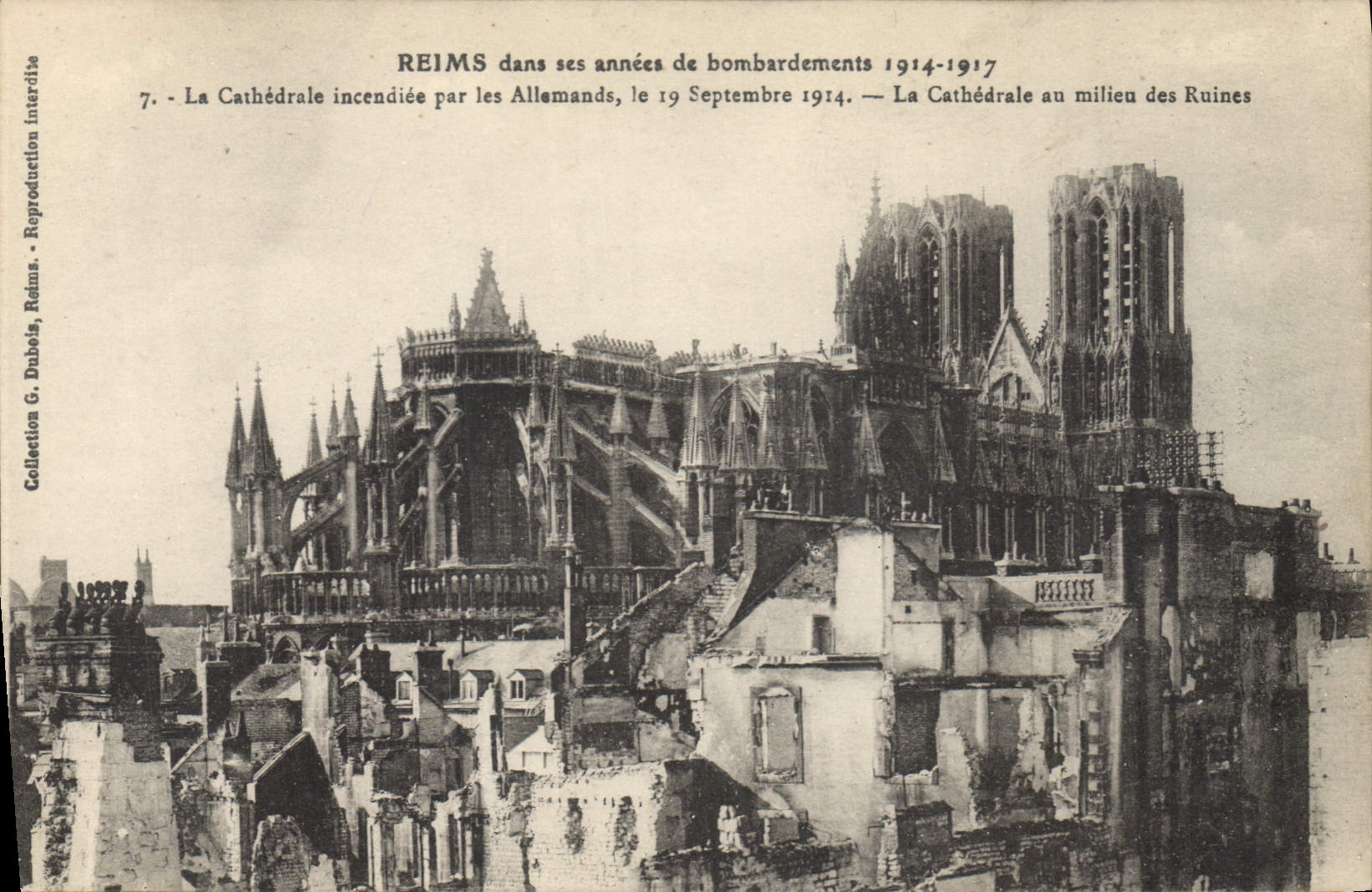 CPA Reims dans ses annees de bombardements 1914 1917 La Cathedrale incendice par les Allemands 