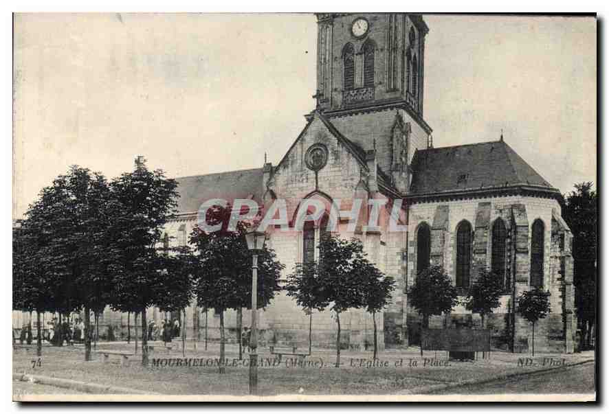 Mourmelon-le-Grand (Marne) — L'Église et la Place — ND. Phot.