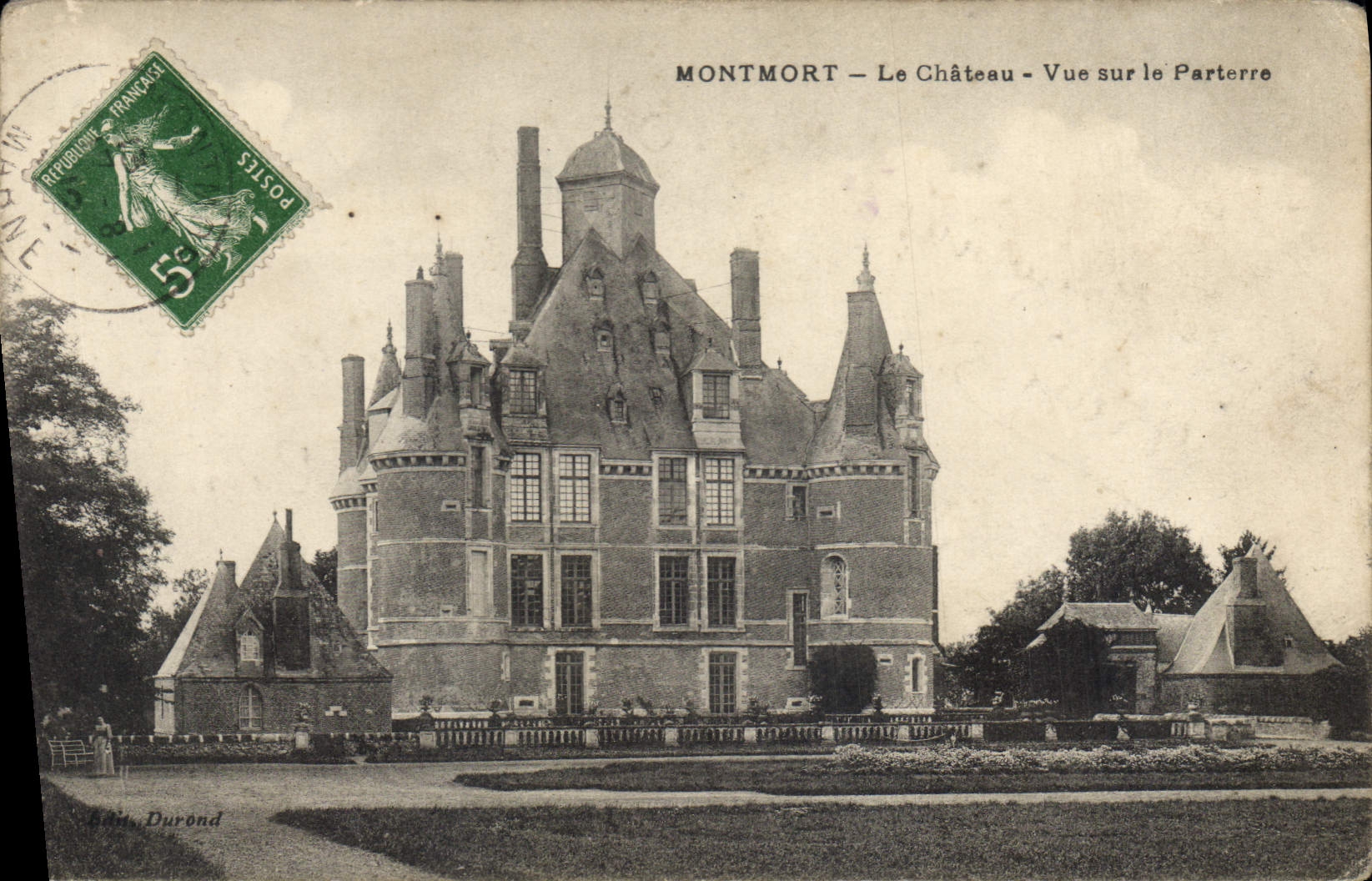 CPA Montmort Le Chateau Vue sur la Parterre 