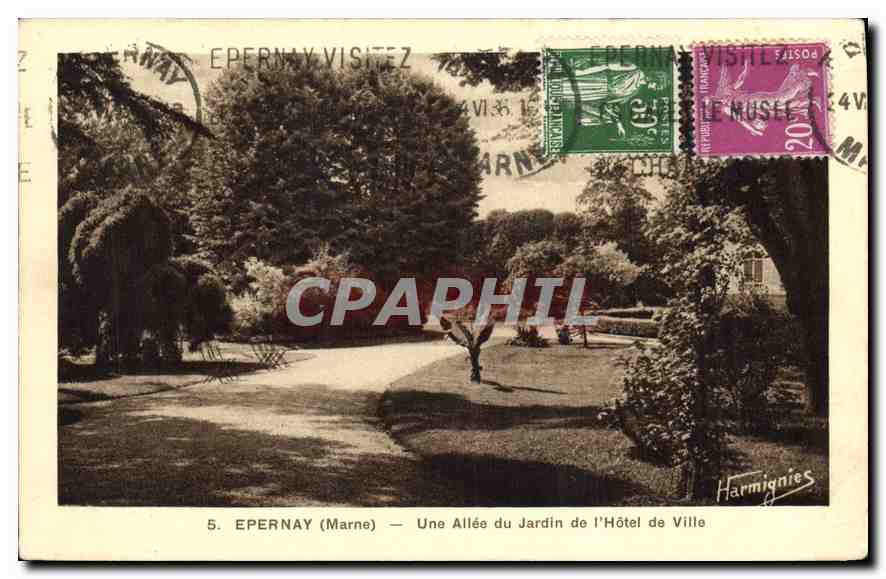 CPA Epernay Marne Une allee du Jardin de l'Hotel de Ville 