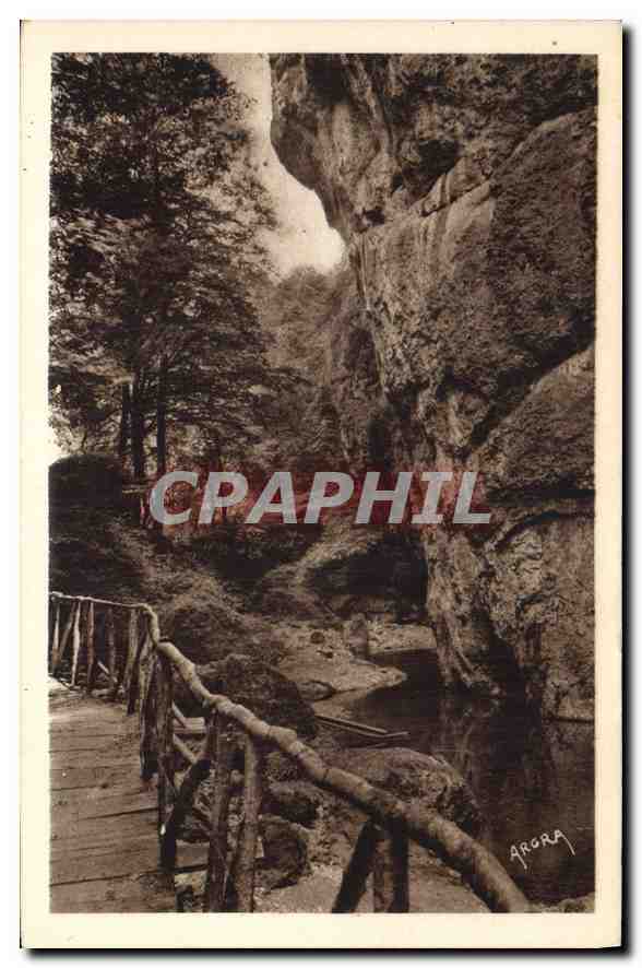 CPA Vic sur Cere Cantal Le Pas de la Cere 