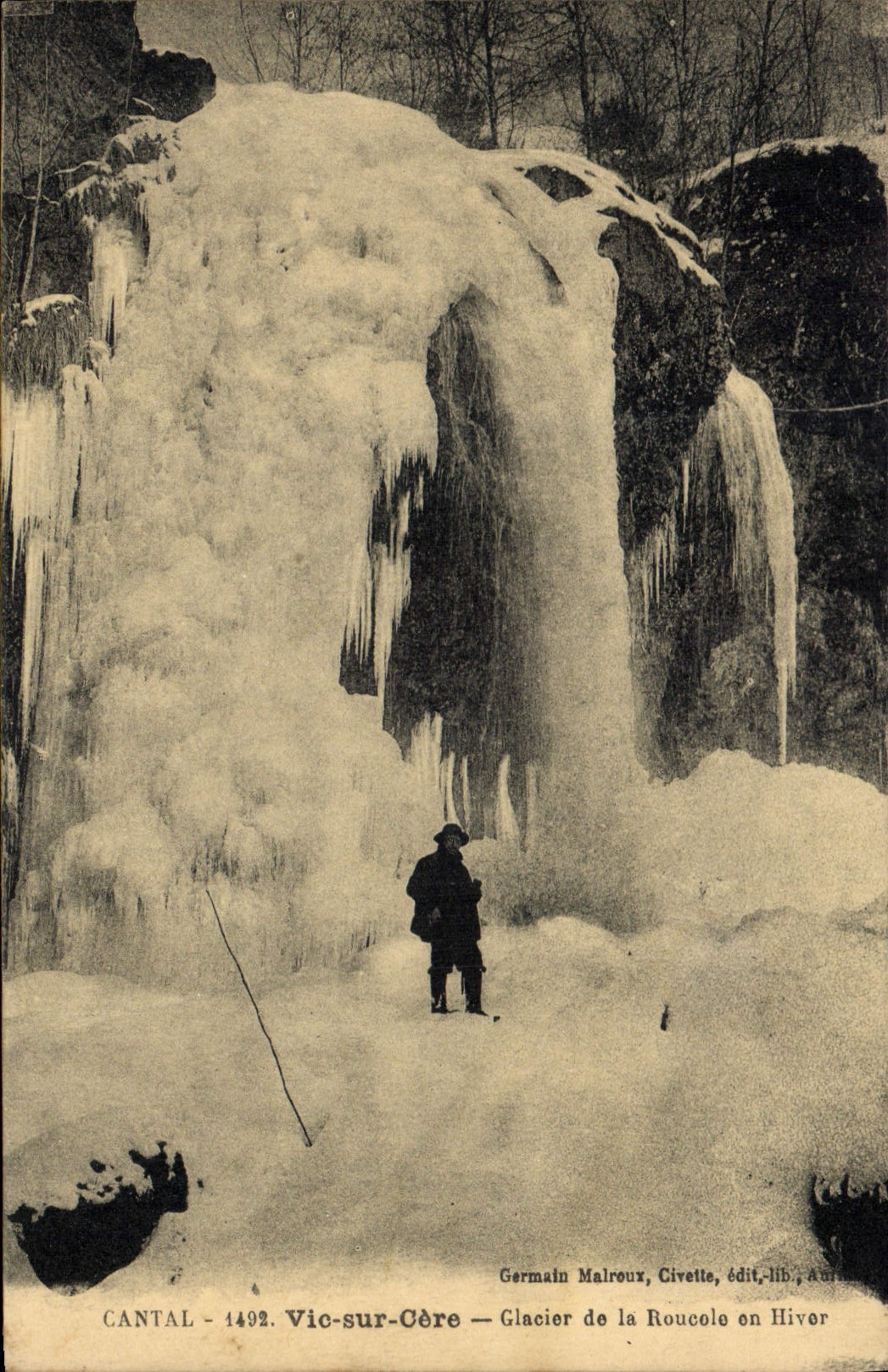 CPA Vic sur Cere Glacier de la Roucole on Hiver 