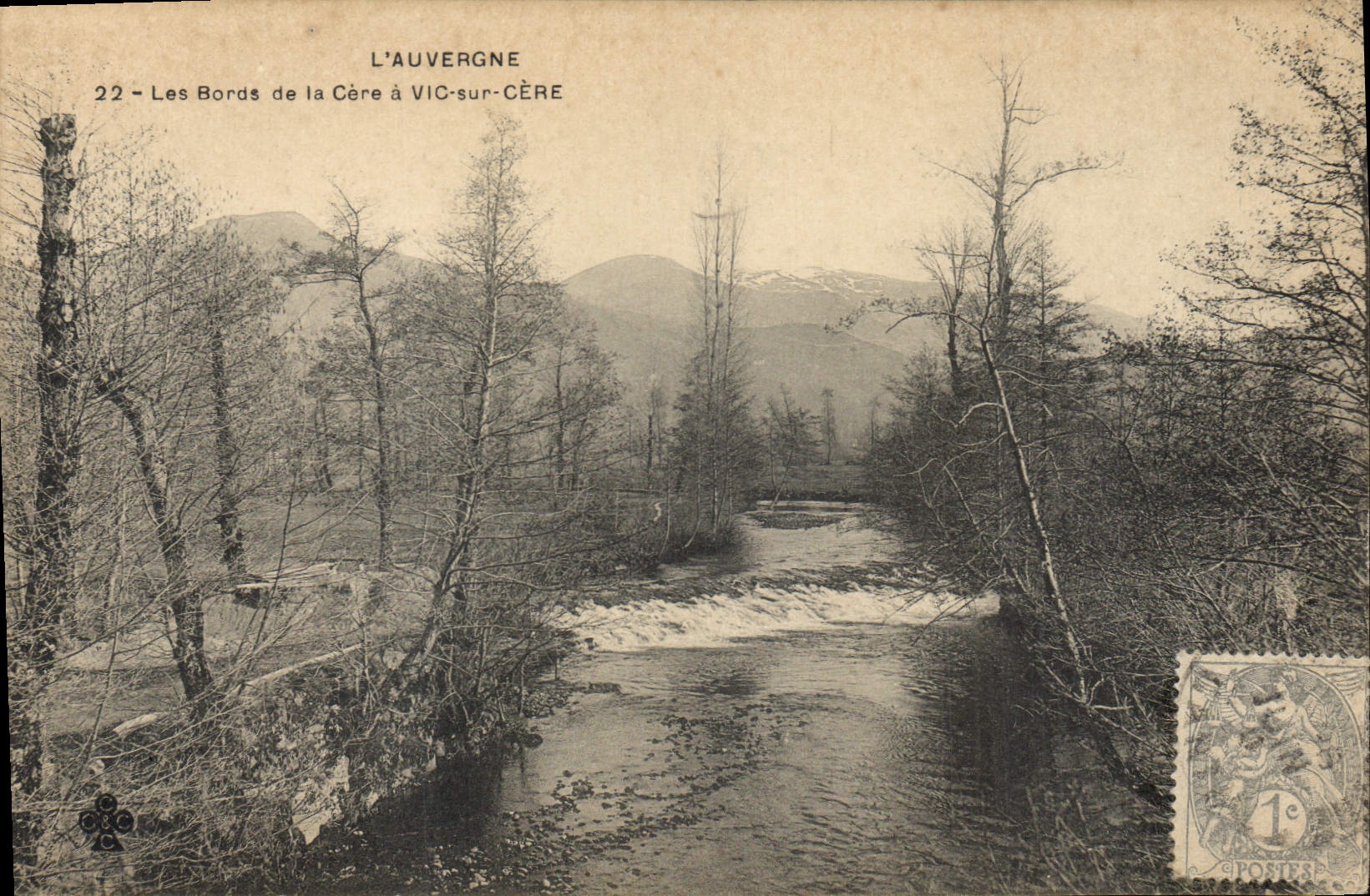 CPA L'Auvergne Les Bords de la Cere a Vic sur Cere 