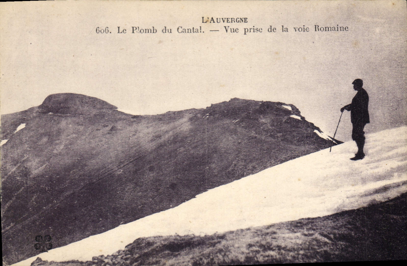 CPA L'Auvergne Le Plomb du Cantal Vue prise de la voie Romaine 