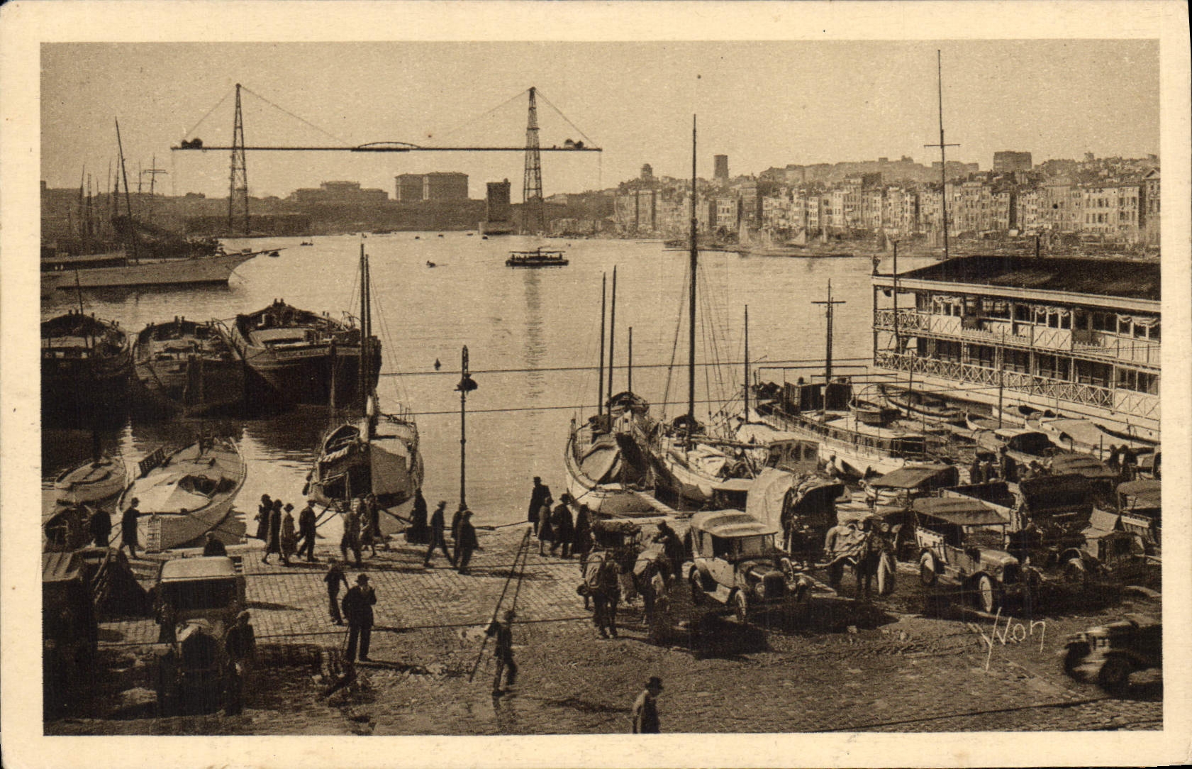 CPA La Douce France Marseille Le Vieux Port 